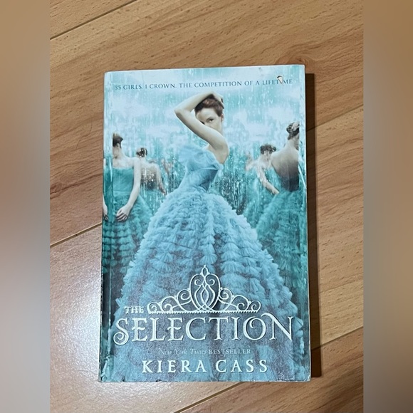 The Selection - Kiera Cass - Picture 1 of 4